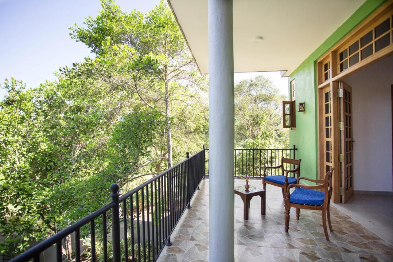Barefoot Bungalow Hikka Хикадува Екстериор снимка