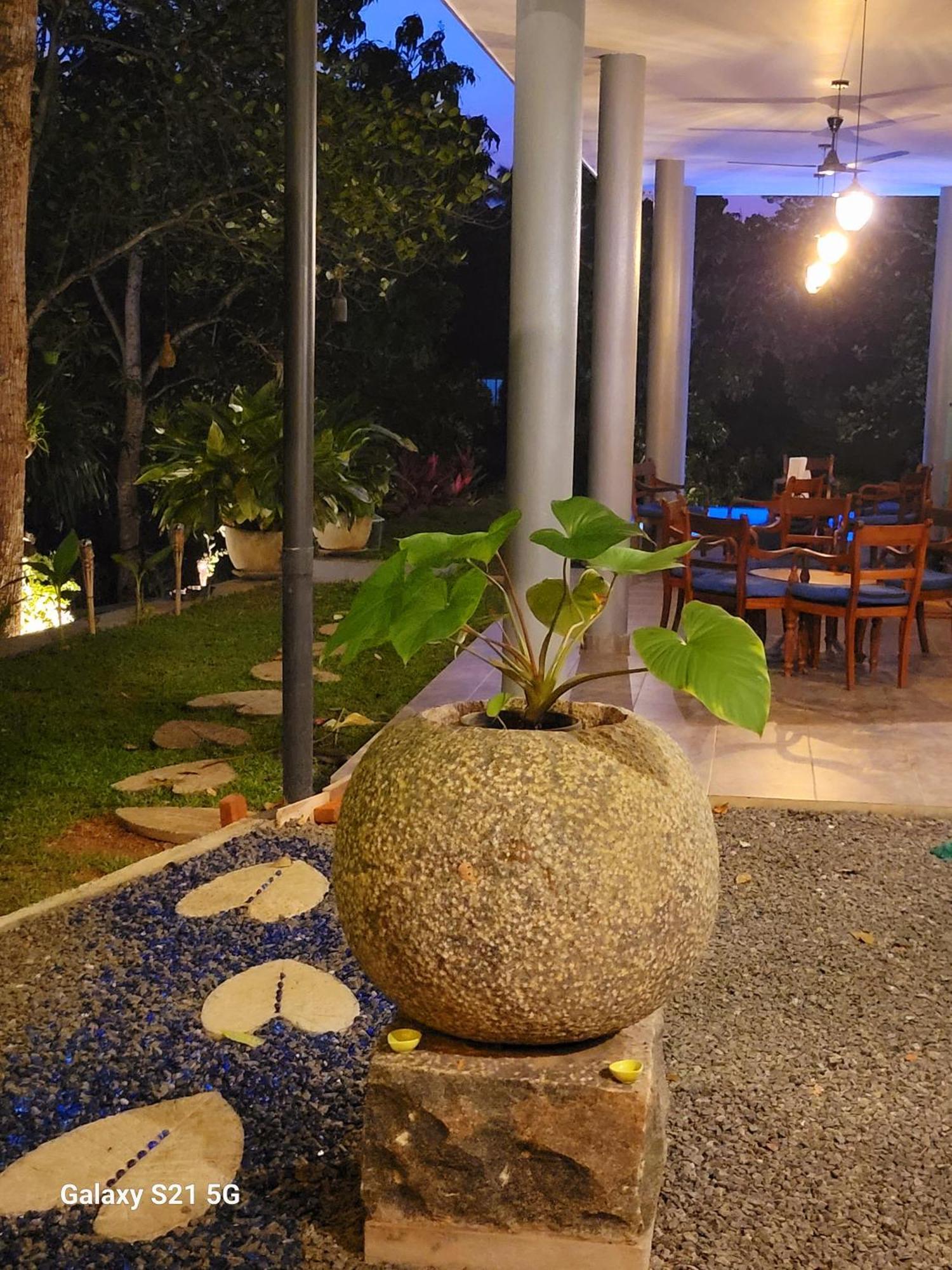 Barefoot Bungalow Hikka Хикадува Екстериор снимка
